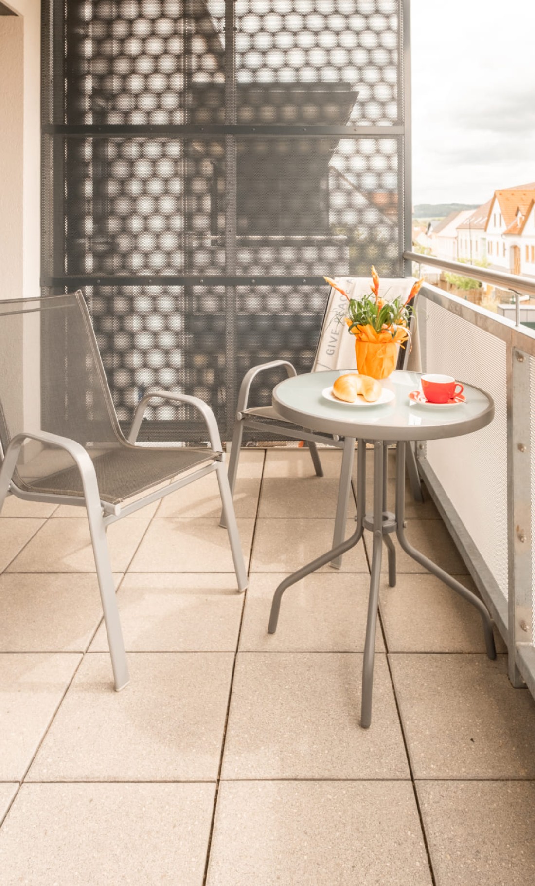 Balkon mit Sitzplatz für entspannte Stunden im Apartment im Waldviertel
